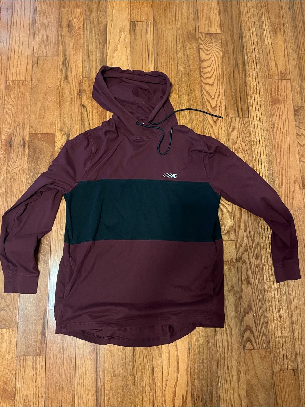 American Eagle Outfitters Men’s Maroon Hoodie with Black Chest Panel